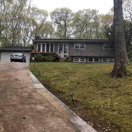 Renovated And Spacious Summer Home With Water View